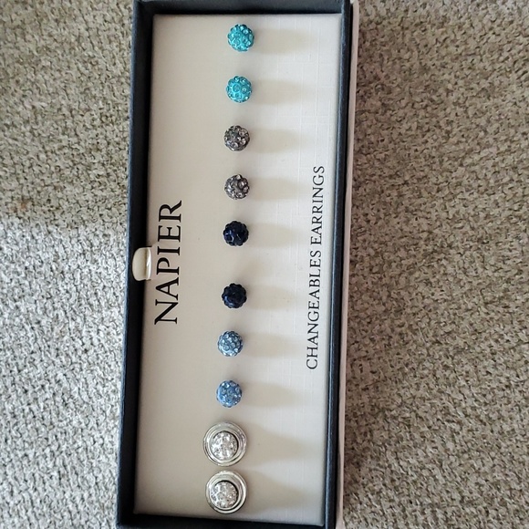 Napier "CHANGEABLES" earring set - Picture 2 of 3